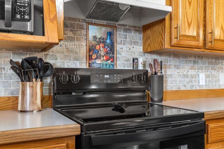 Hilltop Ozark Retreat with Panoramic Sunset Views - Theodosia, Missouri