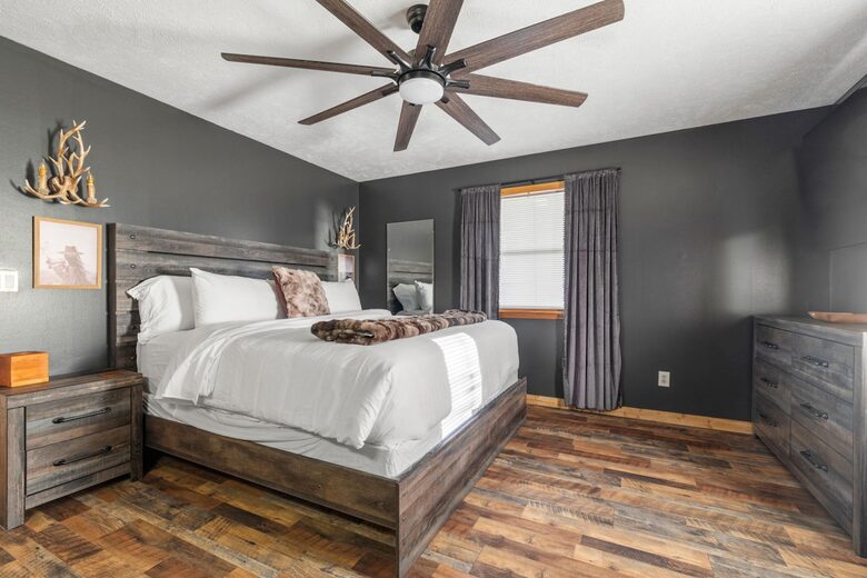 Hilltop Ozark Retreat with Panoramic Sunset Views - Theodosia, Missouri