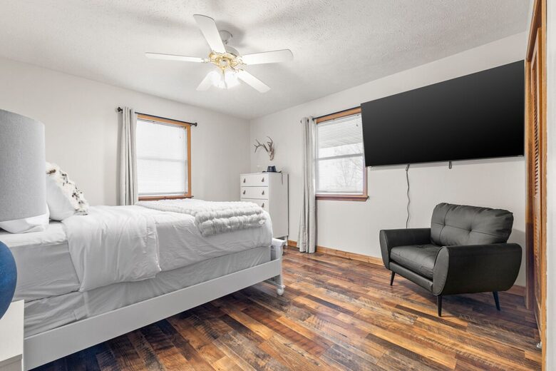 Hilltop Ozark Retreat with Panoramic Sunset Views - Theodosia, Missouri