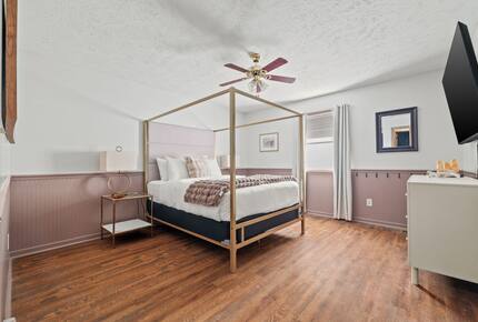 Hilltop Ozark Retreat with Panoramic Sunset Views - Theodosia, Missouri