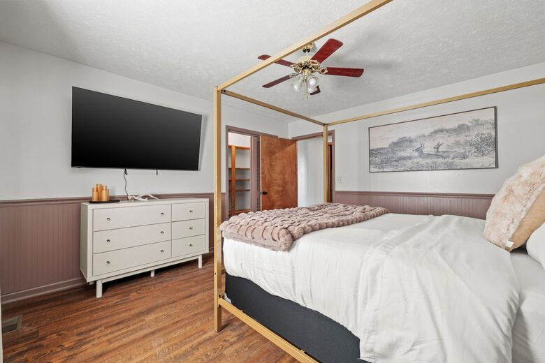 Hilltop Ozark Retreat with Panoramic Sunset Views - Theodosia, Missouri