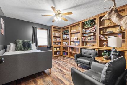 Hilltop Ozark Retreat with Panoramic Sunset Views - Theodosia, Missouri