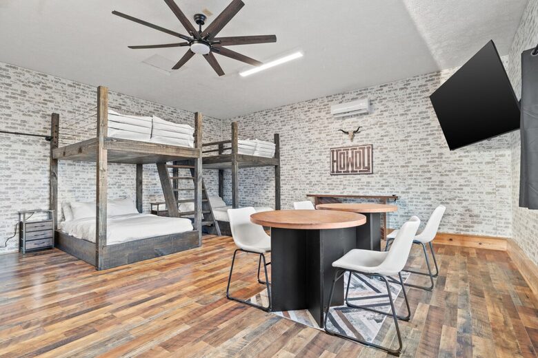 Hilltop Ozark Retreat with Panoramic Sunset Views - Theodosia, Missouri