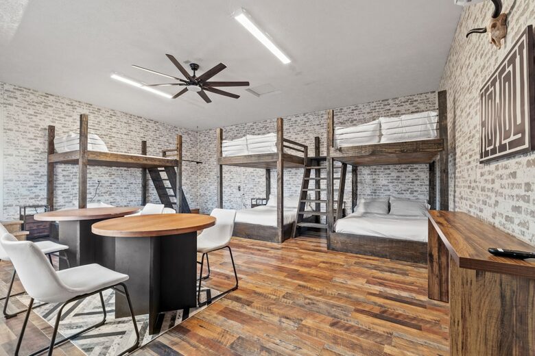 Hilltop Ozark Retreat with Panoramic Sunset Views - Theodosia, Missouri