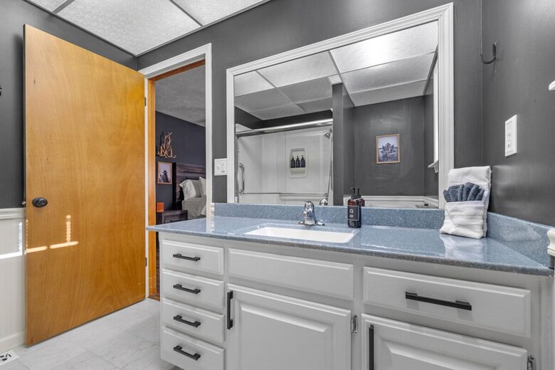 Hilltop Ozark Retreat with Panoramic Sunset Views - Theodosia, Missouri