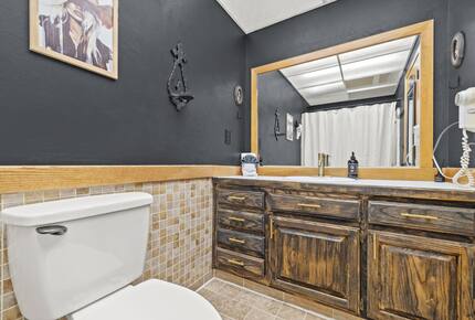 Hilltop Ozark Retreat with Panoramic Sunset Views - Theodosia, Missouri