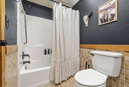 Hilltop Ozark Retreat with Panoramic Sunset Views - Theodosia, Missouri