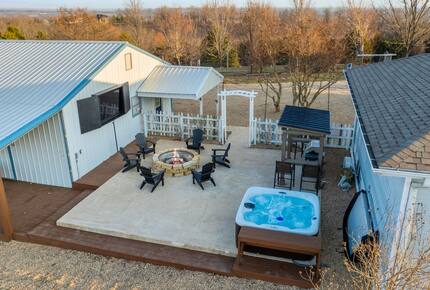 Hilltop Ozark Retreat with Panoramic Sunset Views - Theodosia, Missouri