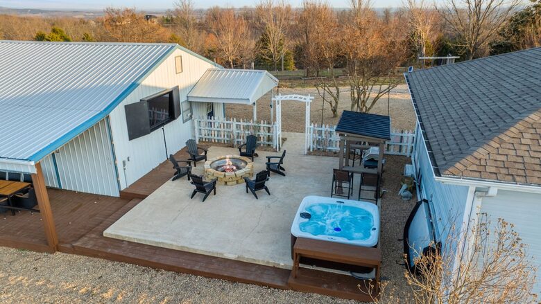 Hilltop Ozark Retreat with Panoramic Sunset Views - Theodosia, Missouri