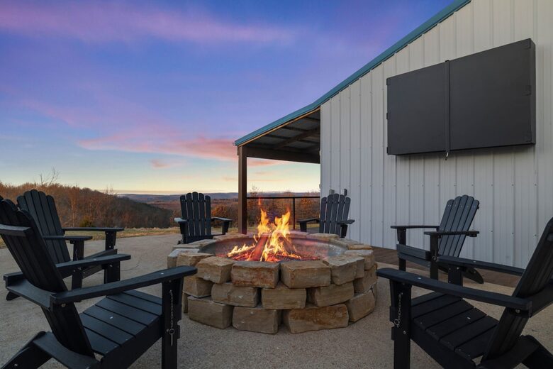 Hilltop Ozark Retreat with Panoramic Sunset Views - Theodosia, Missouri