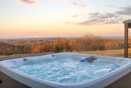 Hilltop Ozark Retreat with Panoramic Sunset Views - Theodosia, Missouri