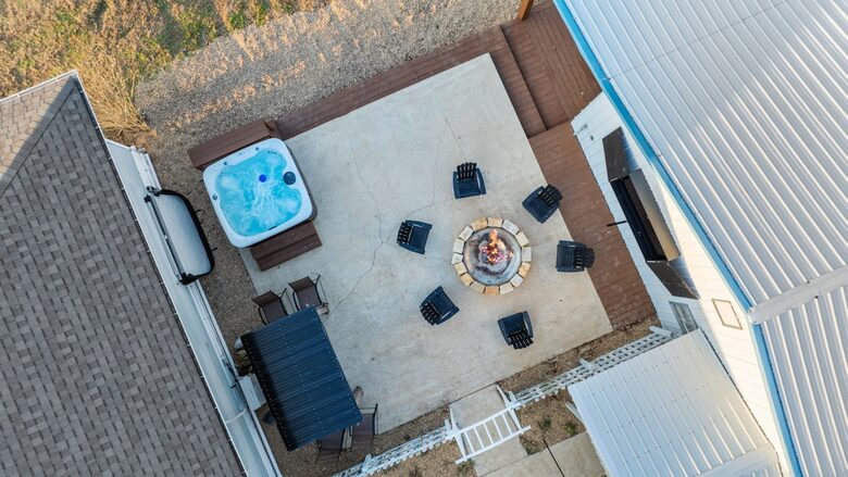 Hilltop Ozark Retreat with Panoramic Sunset Views - Theodosia, Missouri