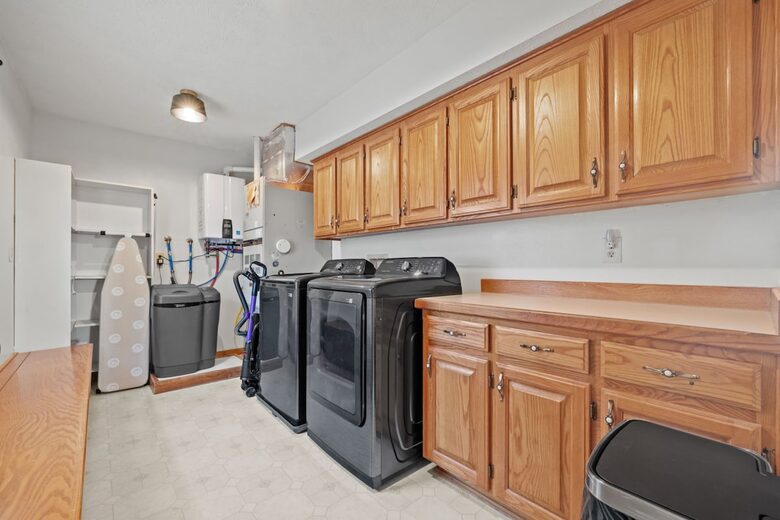 Hilltop Ozark Retreat with Panoramic Sunset Views - Theodosia, Missouri