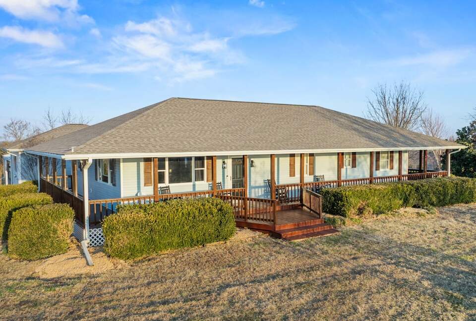 Hilltop Ozark Retreat with Panoramic Sunset Views - Theodosia, Missouri