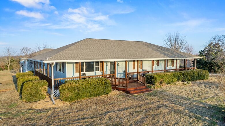 Hilltop Ozark Retreat with Panoramic Sunset Views - Theodosia, Missouri