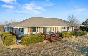 Hilltop Ozark Retreat with Panoramic Sunset Views - Theodosia, Missouri