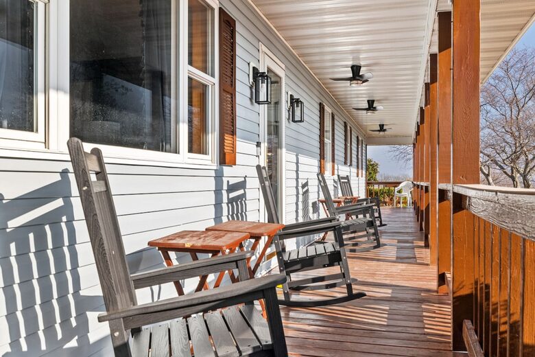 Hilltop Ozark Retreat with Panoramic Sunset Views - Theodosia, Missouri