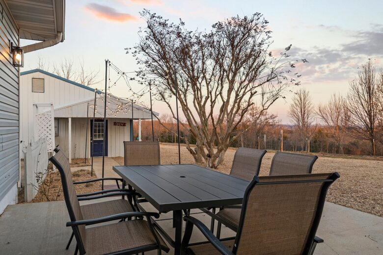 Hilltop Ozark Retreat with Panoramic Sunset Views - Theodosia, Missouri