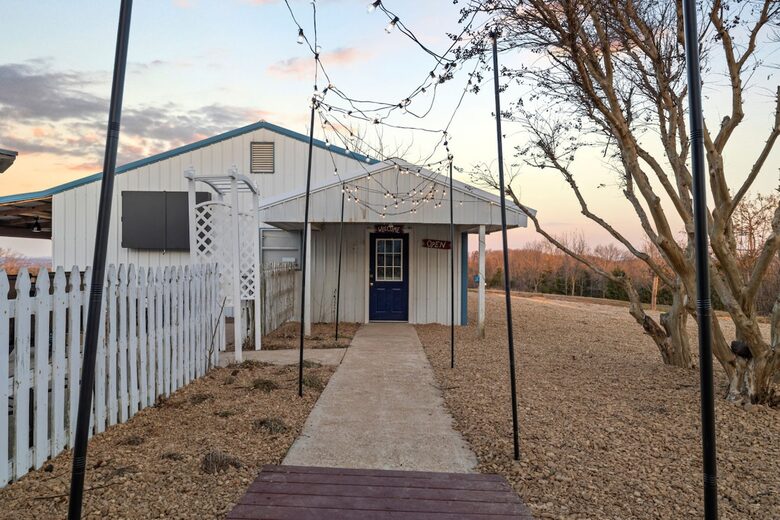 Hilltop Ozark Retreat with Panoramic Sunset Views - Theodosia, Missouri