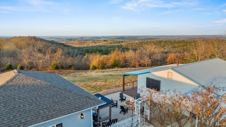 Hilltop Ozark Retreat with Panoramic Sunset Views - Theodosia, Missouri