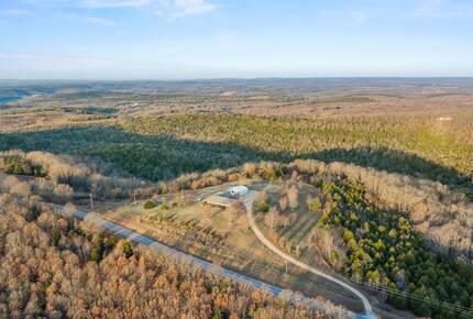Hilltop Ozark Retreat with Panoramic Sunset Views - Theodosia, Missouri