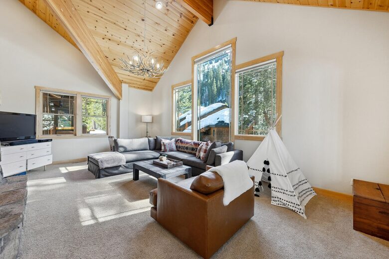 River Run Family Retreat Near Palisades Tahoe - Alpine Meadows, California