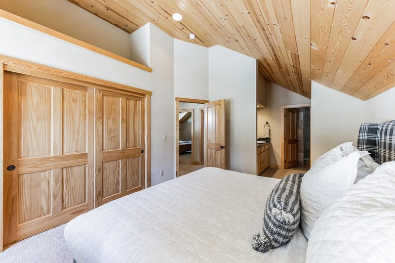 River Run Family Retreat Near Palisades Tahoe - Alpine Meadows, California