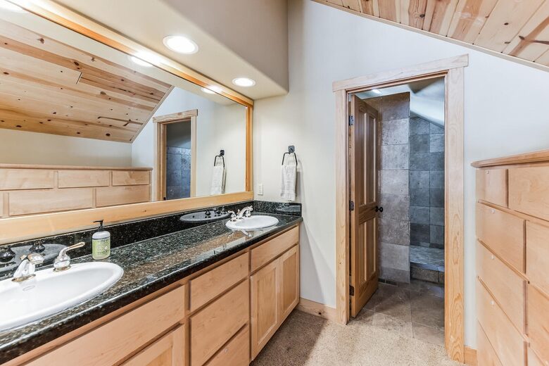 River Run Family Retreat Near Palisades Tahoe - Alpine Meadows, California