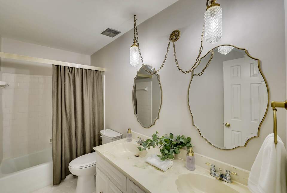 Large Family-Friendly Home in Prime Augusta Location - Augusta, Georgia