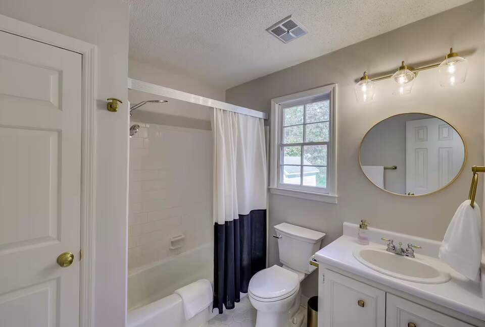 Large Family-Friendly Home in Prime Augusta Location - Augusta, Georgia