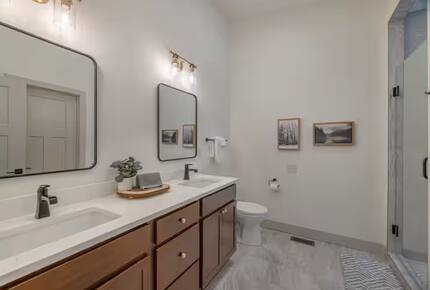 The Curated Treehouse | Private Hot Tub with Trail & Resort Access - Innsbrook, Missouri