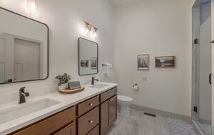 The Curated Treehouse | Private Hot Tub with Trail & Resort Access - Innsbrook, Missouri