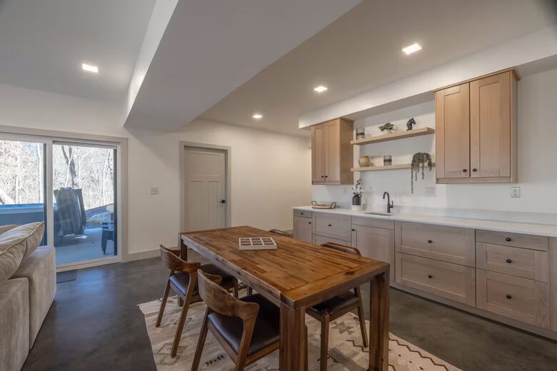 The Curated Treehouse | Private Hot Tub with Trail & Resort Access - Innsbrook, Missouri