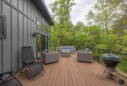 The Curated Treehouse | Private Hot Tub with Trail & Resort Access - Innsbrook, Missouri