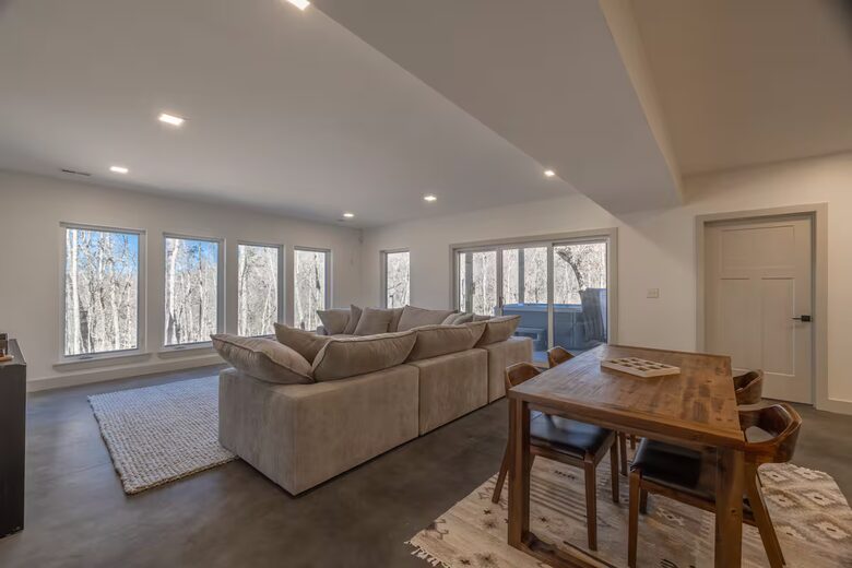 The Curated Treehouse | Private Hot Tub with Trail & Resort Access - Innsbrook, Missouri