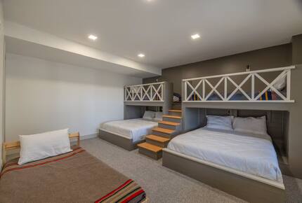 The Curated Treehouse | Private Hot Tub with Trail & Resort Access - Innsbrook, Missouri