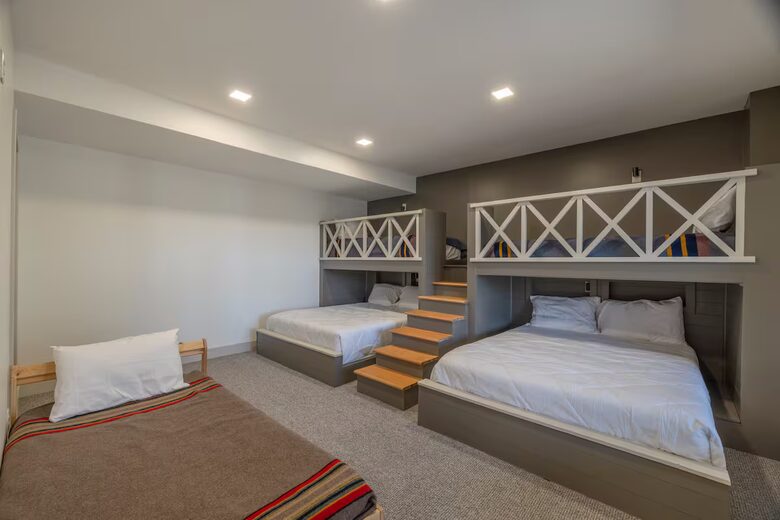 The Curated Treehouse | Private Hot Tub with Trail & Resort Access - Innsbrook, Missouri