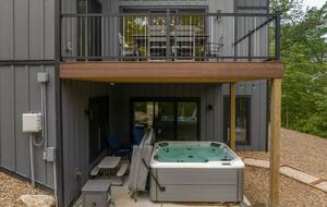 The Curated Treehouse | Private Hot Tub with Trail & Resort Access - Innsbrook, Missouri