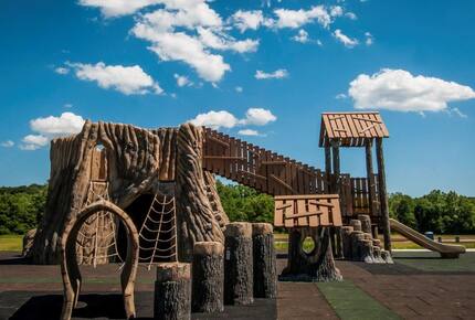 The Curated Treehouse | Private Hot Tub with Trail & Resort Access - Innsbrook, Missouri