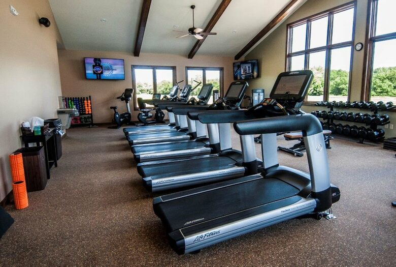 The Curated Treehouse | Private Hot Tub with Trail & Resort Access - Innsbrook, Missouri