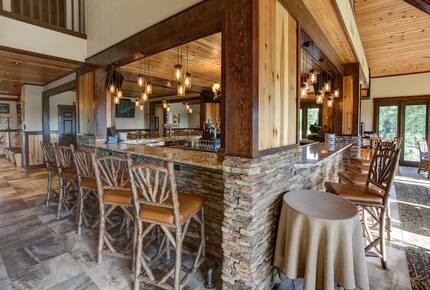 The Curated Treehouse | Private Hot Tub with Trail & Resort Access - Innsbrook, Missouri