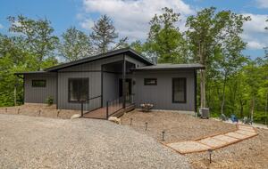 The Curated Treehouse | Private Hot Tub with Trail & Resort Access - Innsbrook, Missouri