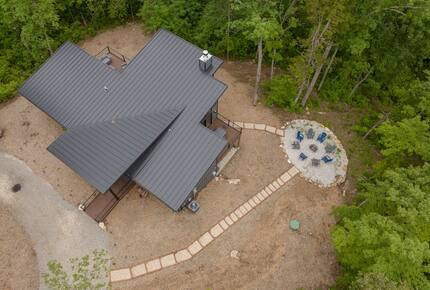 The Curated Treehouse | Private Hot Tub with Trail & Resort Access - Innsbrook, Missouri