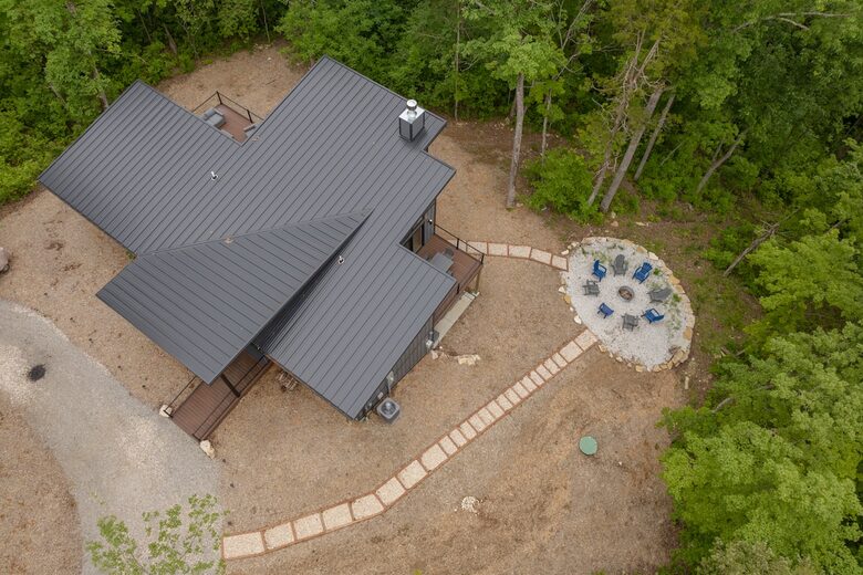 The Curated Treehouse | Private Hot Tub with Trail & Resort Access - Innsbrook, Missouri