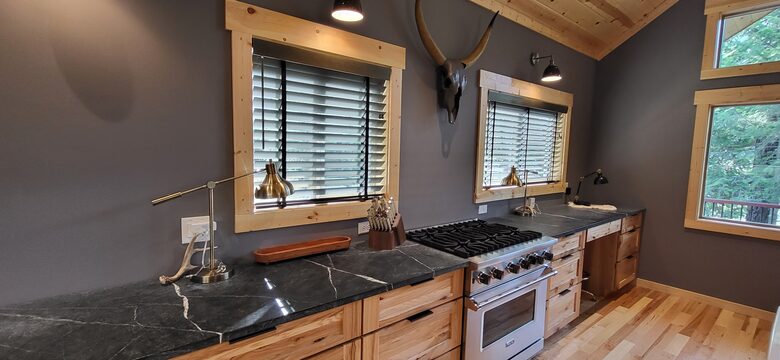 Riverfront Montana Escape Near Quinn’s Hot Springs - St. Regis, Montana