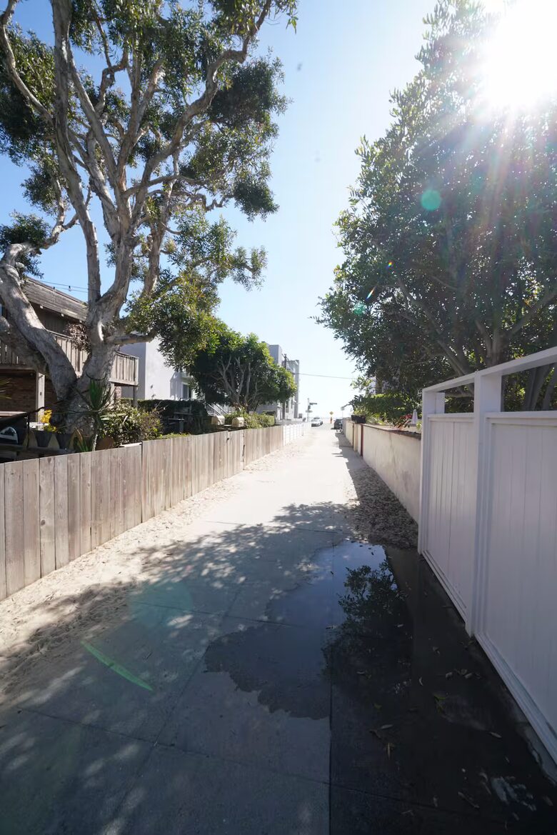 Steps-to-Beach Marina del Rey Home with Ocean-View Rooftop Living - Marina del Rey, California