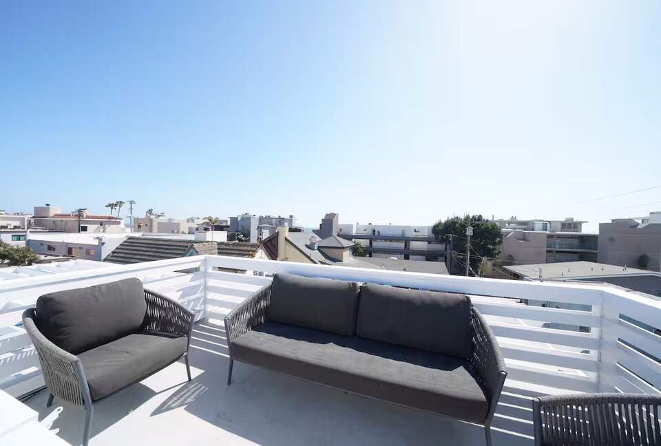 Steps-to-Beach Marina del Rey Home with Ocean-View Rooftop Living - Marina del Rey, California