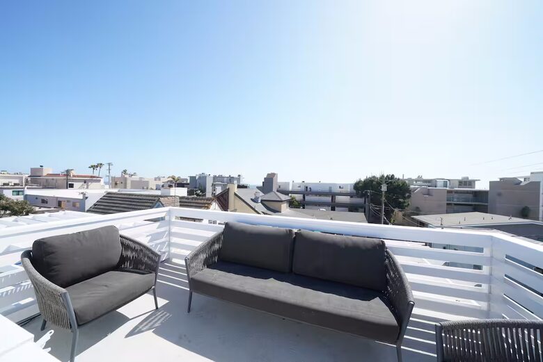 Steps-to-Beach Marina del Rey Home with Ocean-View Rooftop Living - Marina del Rey, California