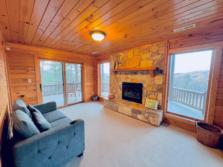 A Private Mountain Home Designed Around Views, Space, and Shared Time - Morganton, Georgia