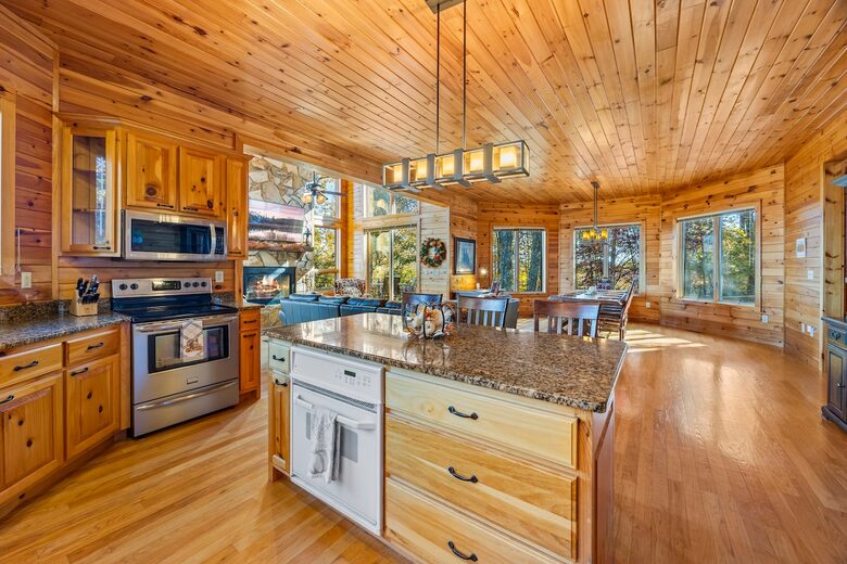 A Private Mountain Home Designed Around Views, Space, and Shared Time - Morganton, Georgia